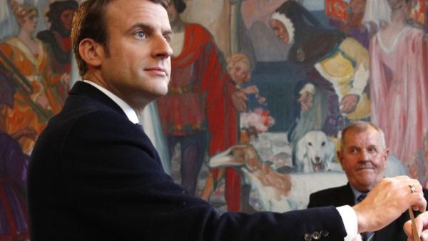 الرئيس الفرنسي ايمانويل ماكرون