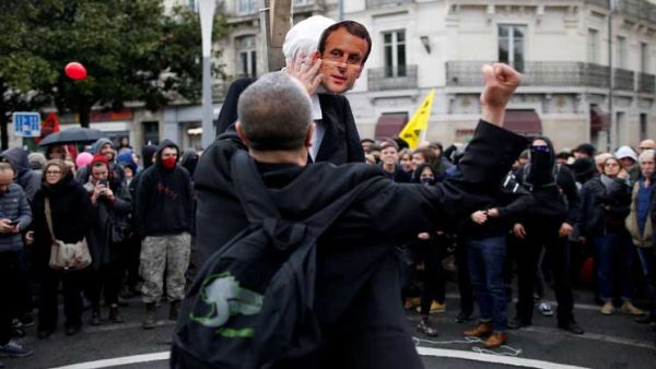 احتجاج عمال السكك الحديدية على خطط الرئيس إيمانويل ماكرون للإصلاح الاقتصادي