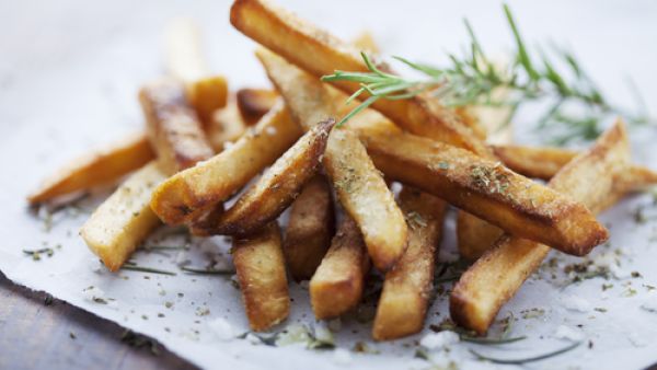 البطاطس المقلية بالأعشاب 