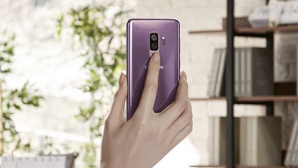 تم تصميم كاميرا هاتف Galaxy S9+ مع فتحة عدسة مزدوجة للتكيف مع ظروف الإضاءة المختلفة تماماً مثلما تفعل العين البشرية.