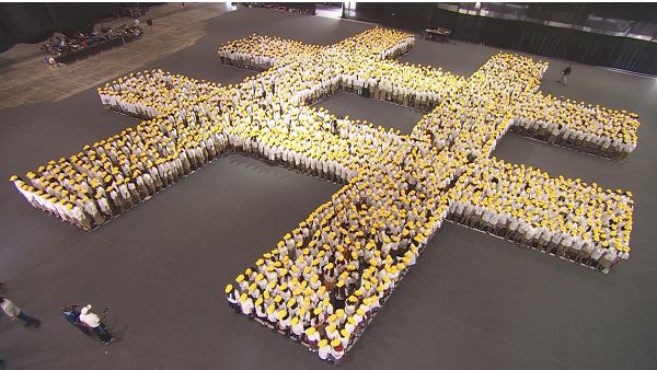 Together, the students announced the name of the winner of this year’s prize: Andria Zafirakou.