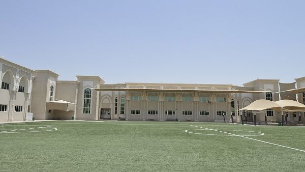 مساحة الحرم الجديد 25 فداناً ومساحة البناء المشيّد 72،462 متراً مربعاً تشمل مركز دعم عالمي الطراز يلبي الاحتياجات التعليمية للأطفال من أصحاب الهمم.