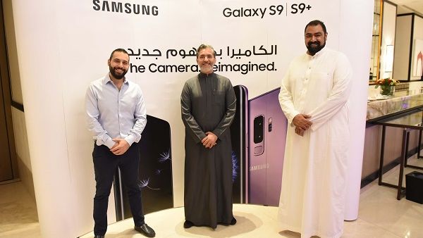 تمتاز هواتف «S9+ وS9 Galaxy» بتقديم تجربة ترفيهية محسنة مع مكبرات صوت ستيريو قوية بنظام الصوت AKG مع صوت غامر معزز بتقنية دولبي أتموس. تمتاز هواتف «S9+ وS9 Galaxy» بتقديم تجربة ترفيهية محسنة مع مكبرات صوت ستيريو قوية بنظام الصوت AKG مع صوت غامر معزز بتقنية دولبي أتموس.