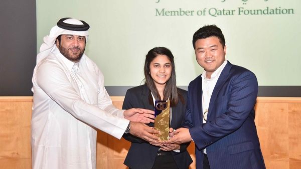 تبارى كلا من يونتسوك تشوي (كلية الشؤون الدولية 2018) وزميلته فاطمة فاروقي ( كلية الشؤون الدولية 2021) ضد طلاب من جامعة قطر وكلية طب وايل كورنيل في قطر وجامعة كارنيجي ميلون في قطر للفوز بلقب البطولة.