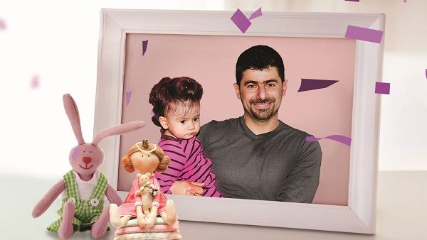 زف البنك نبأ فوز الطفلة ماريا عبر زيارة احتفالية مفاجئة لمنزل والديها زف البنك نبأ فوز الطفلة ماريا عبر زيارة احتفالية مفاجئة لمنزل والديها