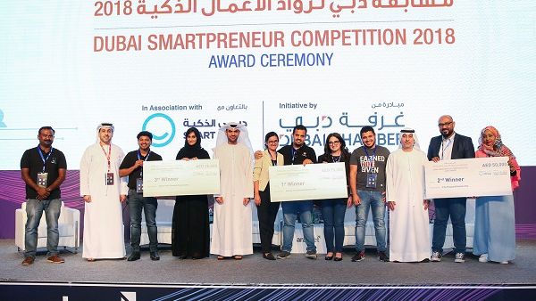 Hisham Al Shirawi with the Smartpreneur winners.