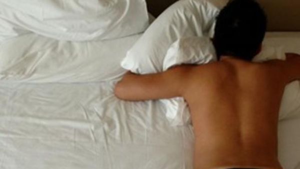 قم بتغليف النوابض الصندوقية والفرشات والوسائد بأغطية واقية مضادة للبق