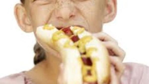 تناول اللحوم يؤثر على بلوغ الفتيات