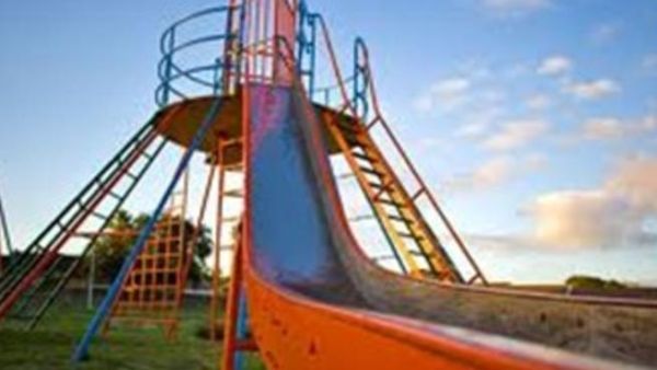 اللعب في الحدائق يقوي الصحة الجسدية للطفل