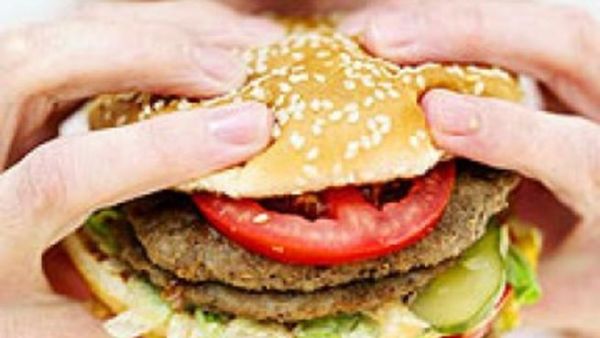 الكولسترول يرفع خطر الإصابة بمجموعة كبيرة من الأمراض.

