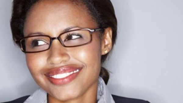 4 طرق للحفاظ على ماكياج يدوم طوال النهار