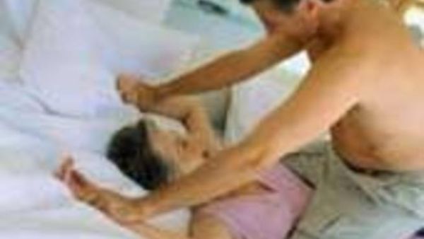 علميه كيف يشعرك باللذة الجنسية (كل مرة)