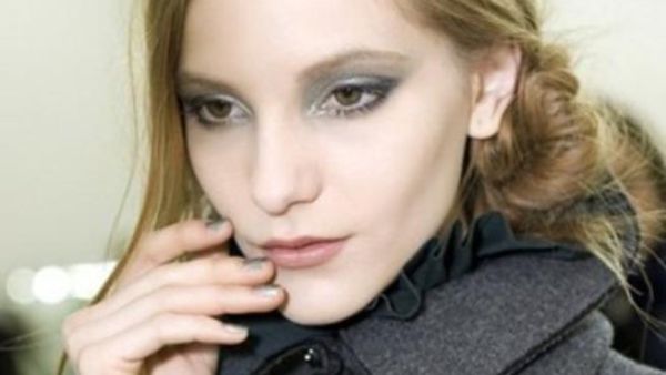 أفكار ملونة لطلاء الأظافر لموسم شتاء 2011-2012