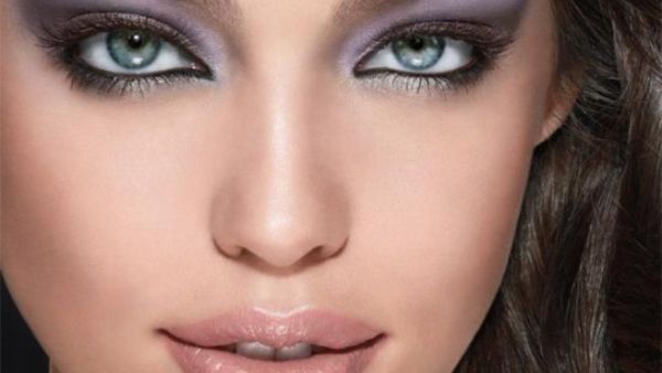 للحصول على تتمة رائعة للماكياج ننصحك باستعمال بوردة برونزية