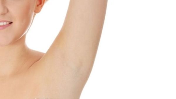 تعد مشكلة السواد تحت الإبط من أعظم المشكلات التي تعانيها النساء حول العالم. 