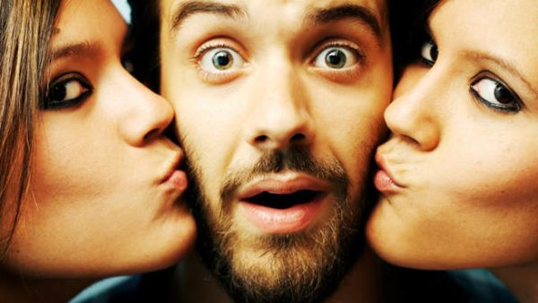 حديث الرجال قدرة جاذبة للنساء. حديث الرجال قدرة جاذبة للنساء.