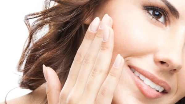 يساعد الترطيب ايضا على إصلاح بشرتك وعلاجها الذاتي