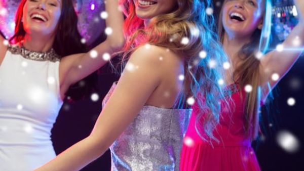 من قال بأن الفساتين الجميلة يجب أن تكون غالية الثمن؟