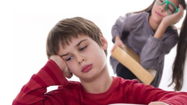 اسمحي للأطفال بأخذ فترات استراحة حتى لا يصابوا بالملل من الدراسة اسمحي للأطفال بأخذ فترات استراحة حتى لا يصابوا بالملل من الدراسة