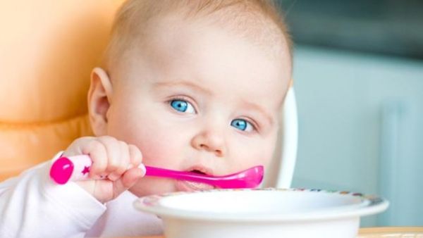 قدمي اختيارات صحية لطفلك مبكرا حتى يعتاد على الطعام الصحي