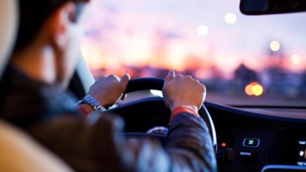 يشكل النوم اثناء القيادة قضية سلامة عامة أكثر من القيادة تحت تأثير المشروبات الكحولية