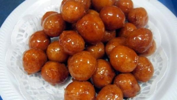 لقيمات بالهيل والزعفران