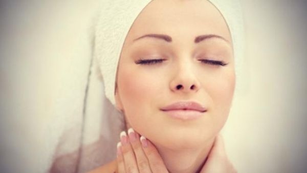 العناية بجلد الرقبة يساعد في الحفاظ على مرونتها