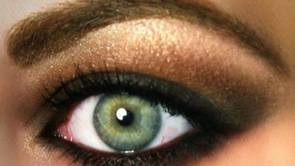 تميزي بلون ظلال عيون جريء جدا هذا الموسم تميزي بلون ظلال عيون جريء جدا هذا الموسم