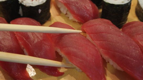 لا تزال دراسات عديدة تنقسم بين مؤيد للأطعمة النيئة كنظام غذائي صحي.