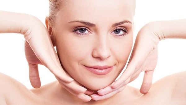 طرق وخدع بسيطة للتخلص من الذقن المزدوج