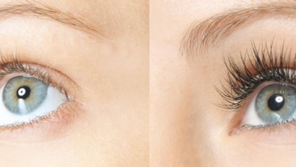 تطبيق مجموعة كاملة من الرموش يمكن أن يستغرق ساعتين