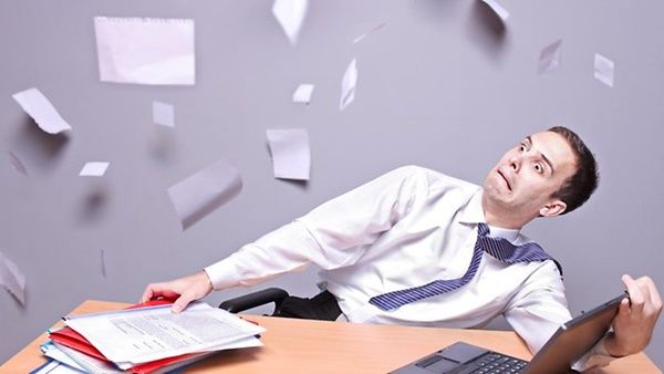 تخيل أن يصاب شخص ما بنوبة قلبية إذا قمت برمي كرة من الورق في وجهه!
