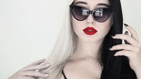 تعلمي طرق طبيعية لوقف زحف الشعر الابيض