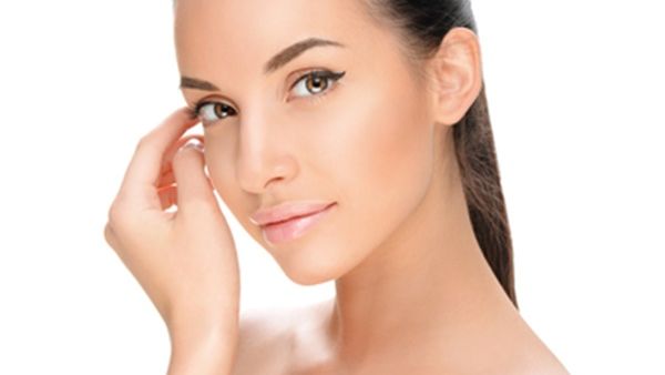 غالبا ما يتحول لون وجهك إلى الأحمر بدون سبب، استشيري الطبيب