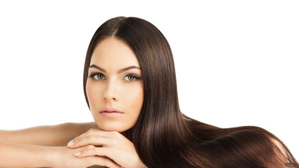 هنالك طريقة أسهل للعناية بشعرك دون تعرضيه للحرارة كل يوم!