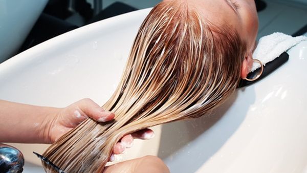 التزييت من الشروط الهامة للحصول على شعر قوي وصحي