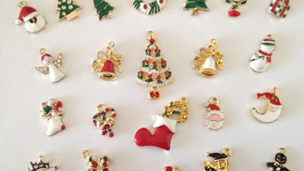 تزيني باكسسوارات ومجوهرات مستوحاة من الكريسماس 