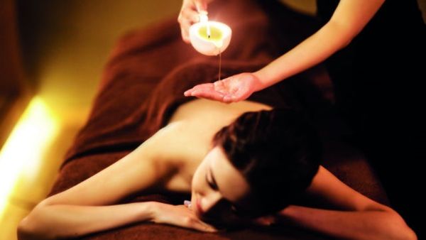 العلاج بالشمع يغذي الحواس. ويترك البشرة منتعشة.