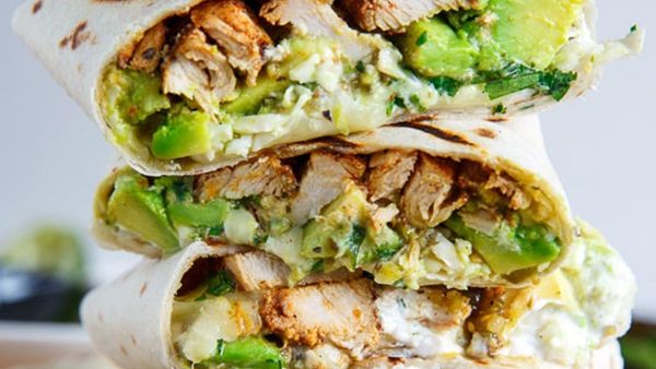 المطبخ المكسيكي بوريتو الدجاج الأفوكادو