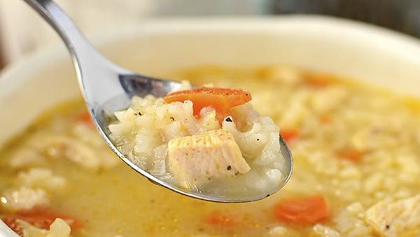 حساء الدجاج والارز