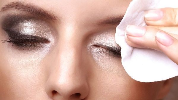 هل المناديل المزيلة للماكياج هي أفضل شيء لبشرتك؟