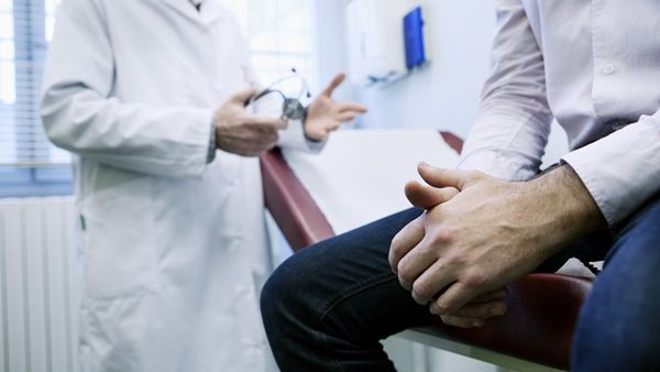 تم تصنيف المرضى إلى ثلاث مجموعات تحليل مختلفة استنادا إلى حجم البروستات