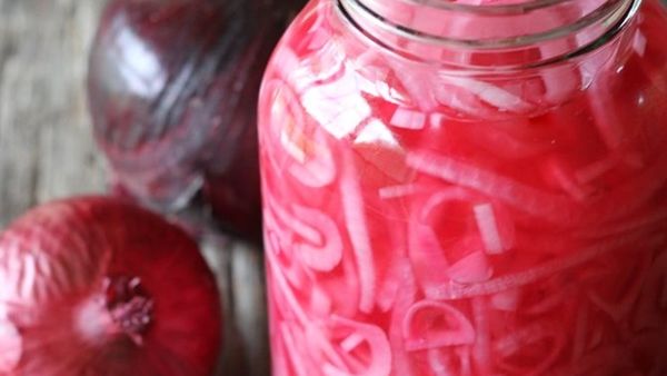 مخلل البصل الوردي 