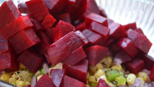 سلطة الشمندر والذرة