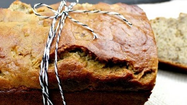 خبز خال من الجلوتين بالقرفة والتفاح والجوز