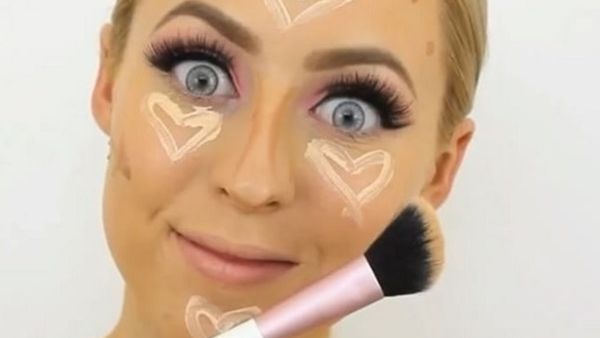 كاسي وكونتور القلوب للاحتفال بعيد الحب