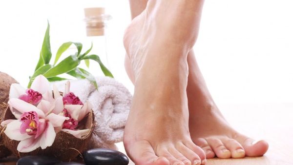 وصفات سهلة لعلاج تشقق القدمين