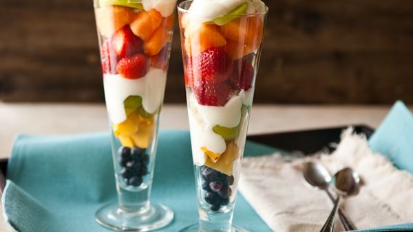 سلطة الفواكه بالقشطة