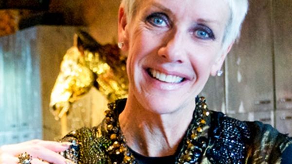 المصممة يان أرنولد، مؤسسة العلامة التجارية Creative Nail Design