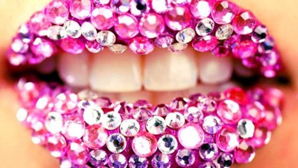 شفاه كريستالية